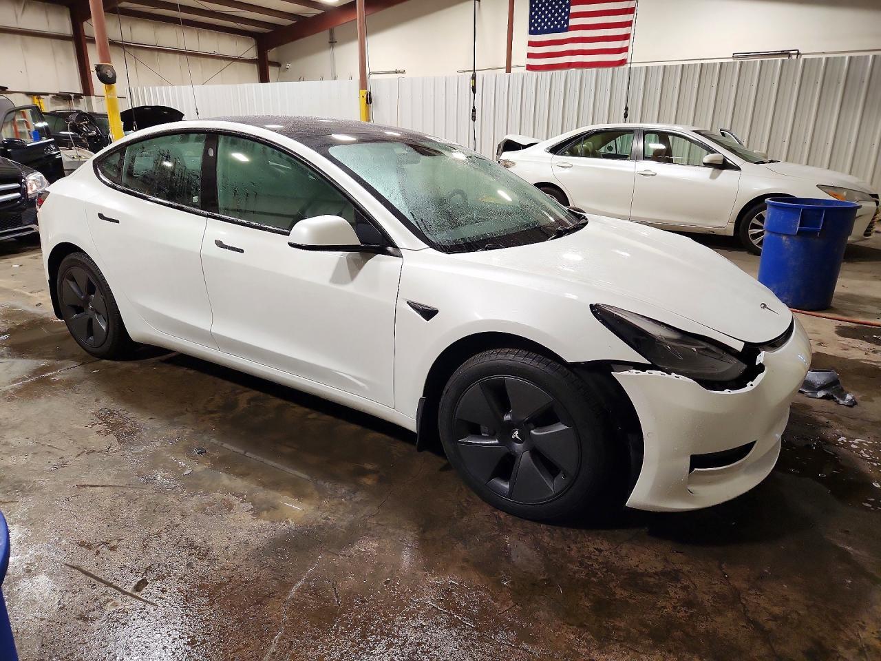 2021 Tesla Model 3 - Фото 4