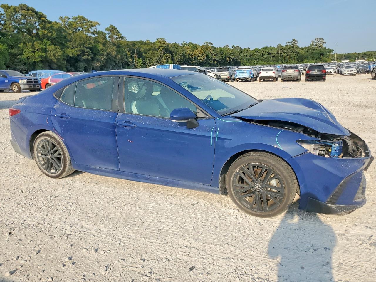 2025 Toyota Camry Se - Image 4