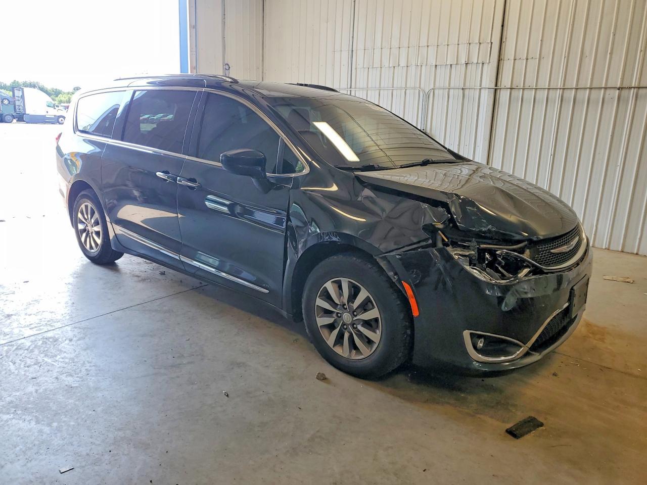 2020 Chrysler Pacifica Touring L Plus - Image 4