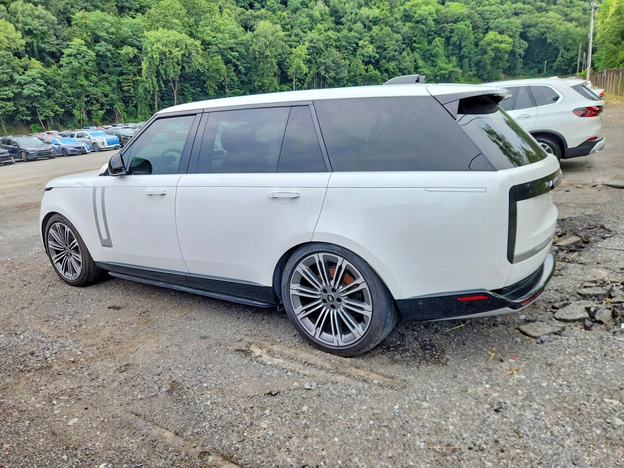 2025 Land Rover Range Rover Autobiography - Image 2