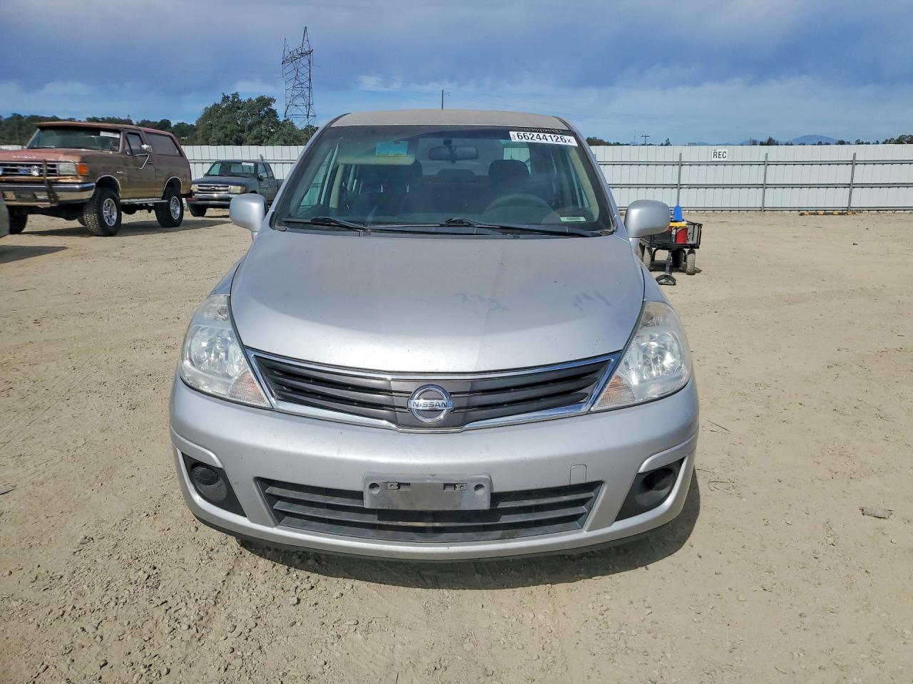 2010 Nissan Versa 1.8 S - Image 5