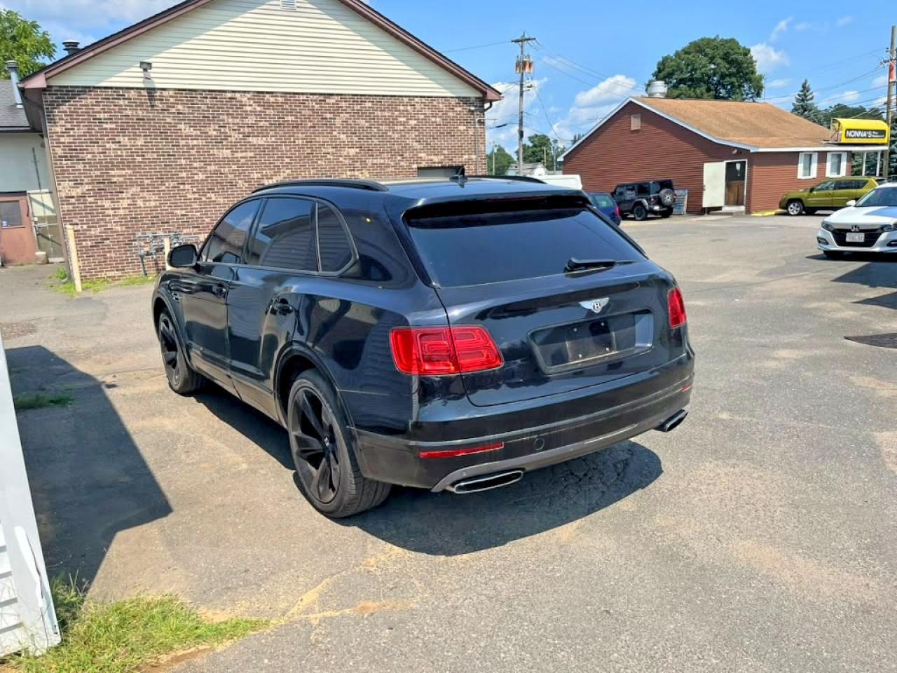 2017 Bentley Bentayga - Фото 2