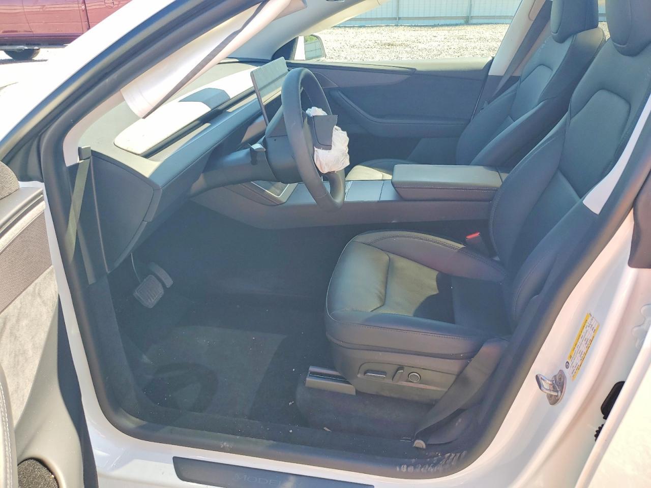 2026 Tesla Model Y - Image 7
