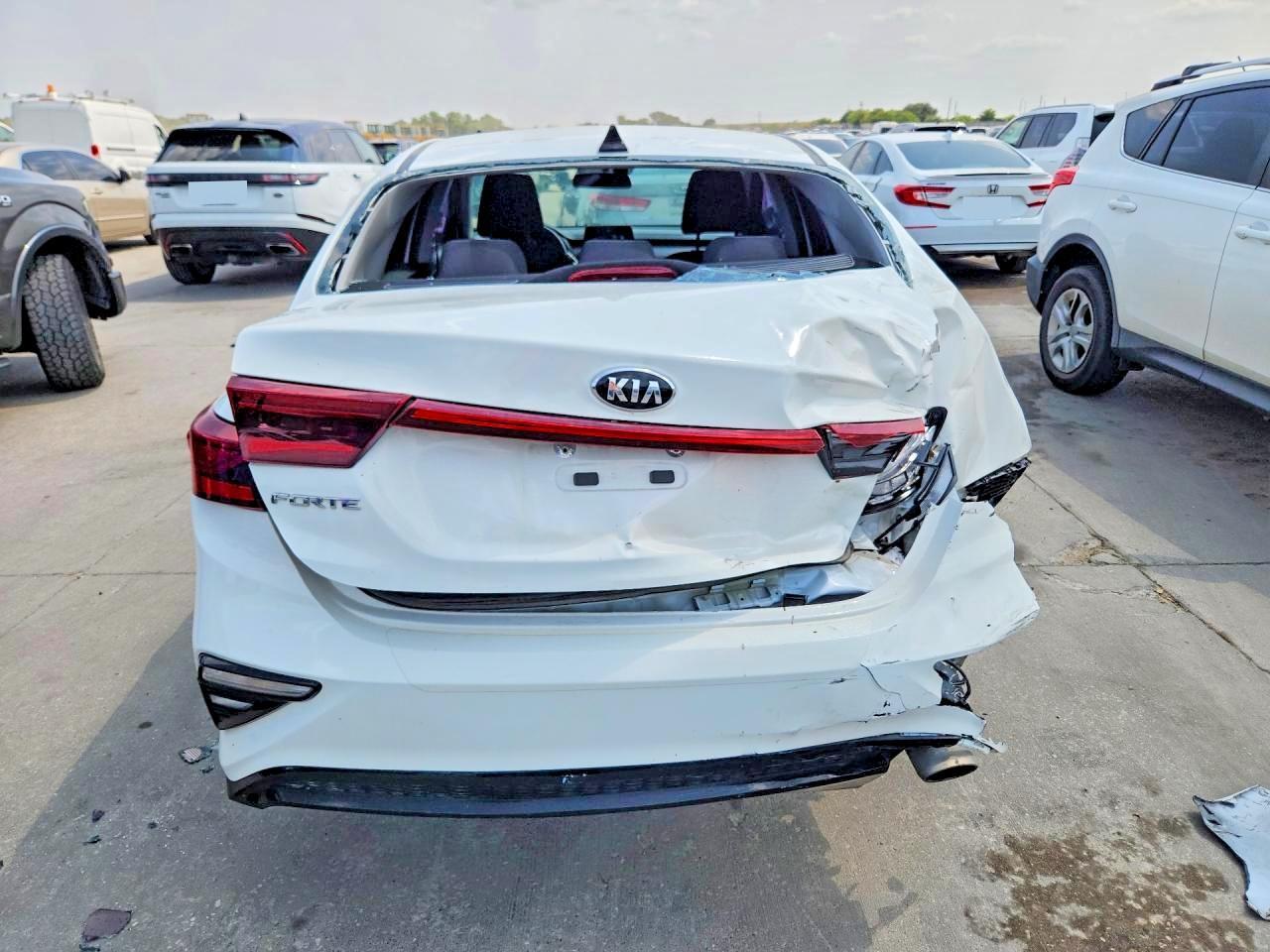 2020 Kia Forte Lxs - Image 6