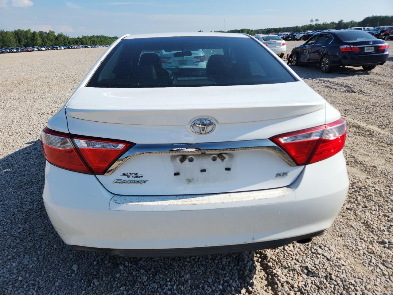 2015 Toyota Camry Se - Image 6