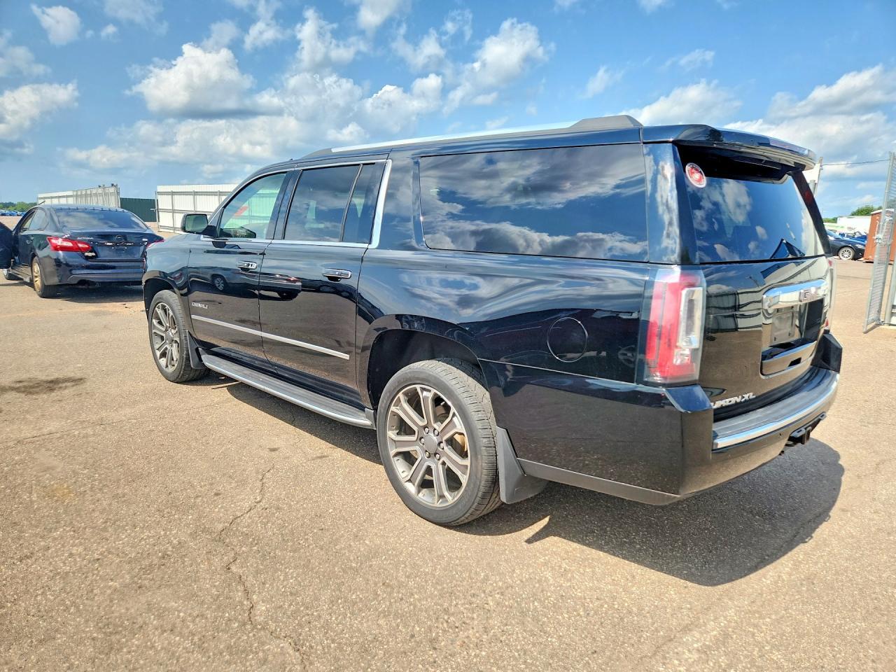2018 GMC Yukon Xl Denali - Фото 2