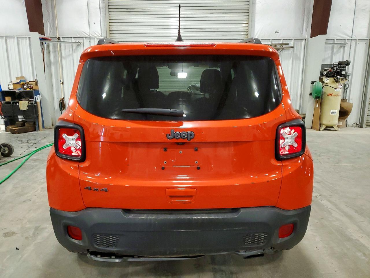 2021 Jeep Renegade Latitude - Image 6