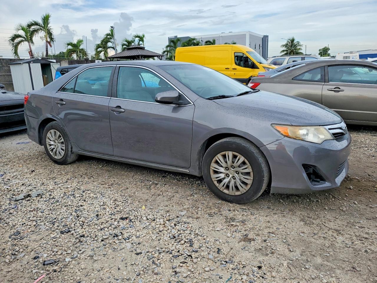 2012 Toyota Camry Le - Фото 4