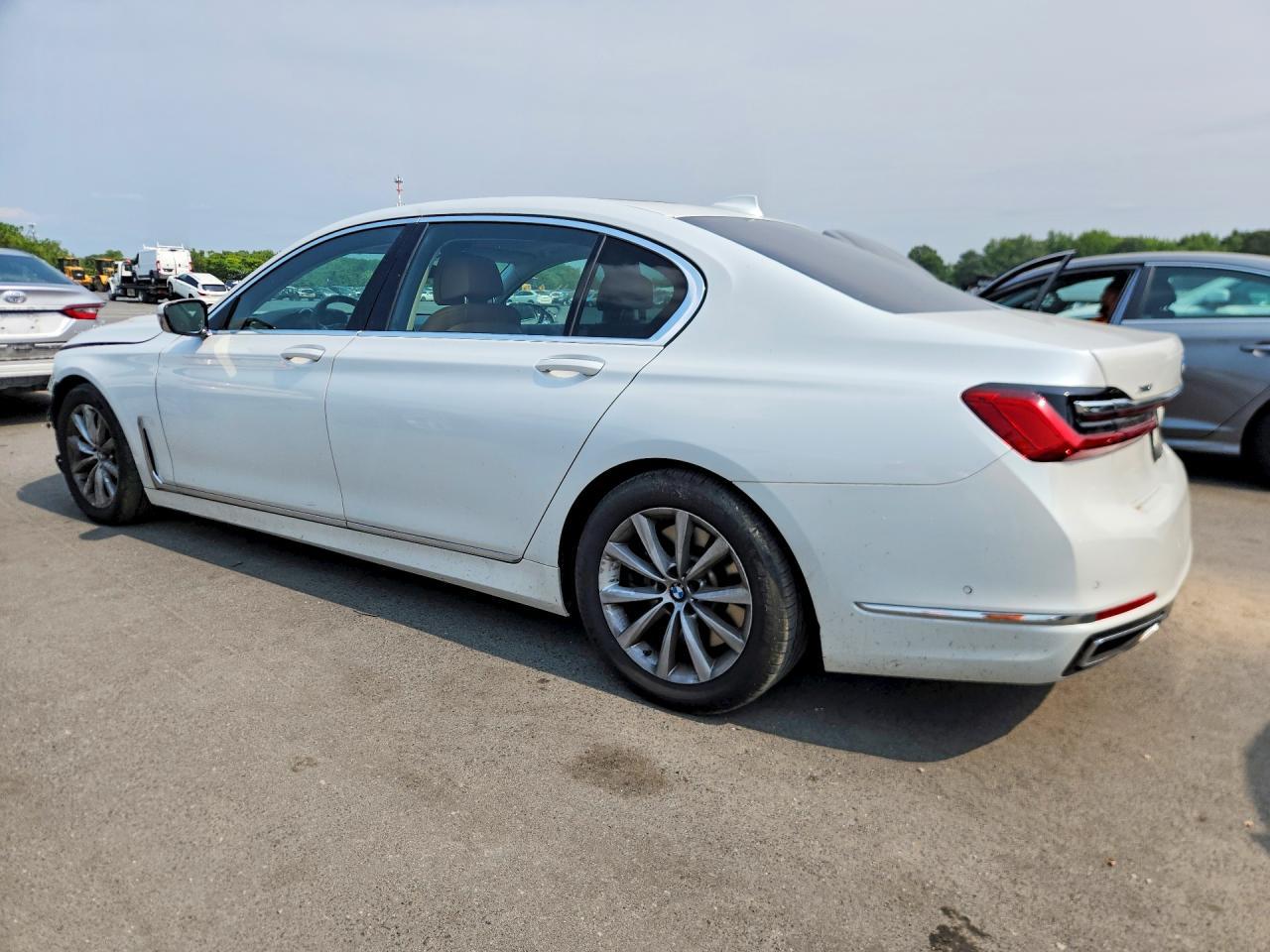 2021 BMW 750 Xi - Image 2