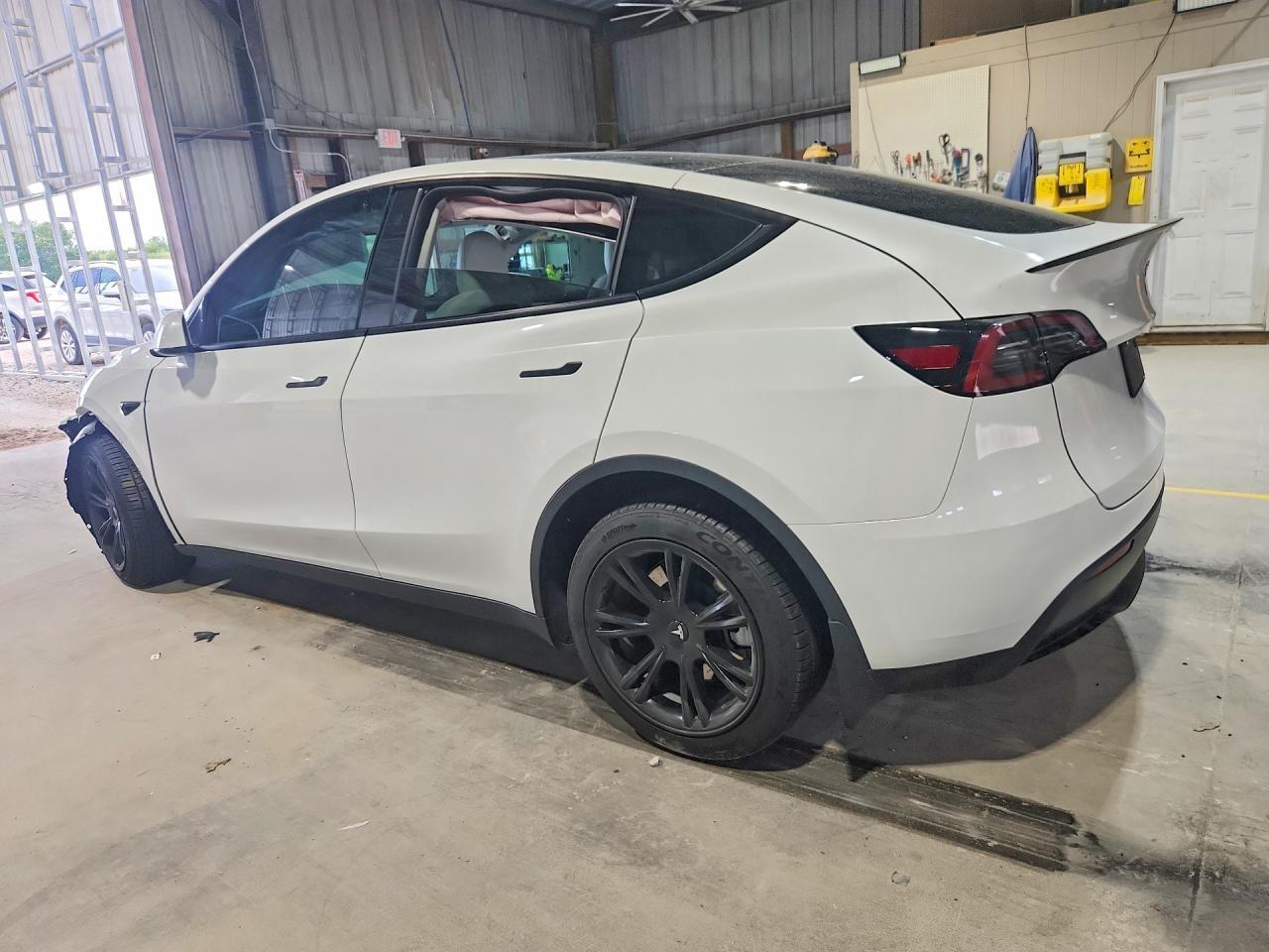 2023 Tesla Model Y - Image 2