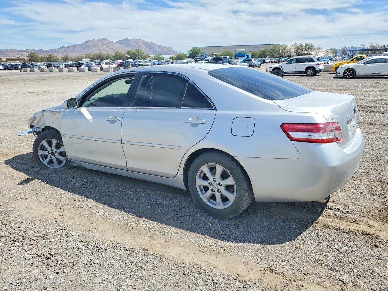 2011 Toyota Camry Se - Фото 2
