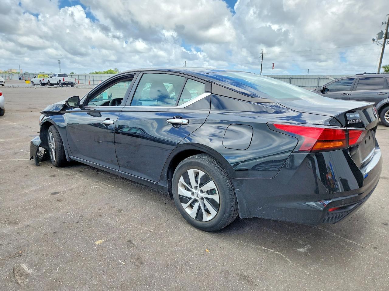 2024 Nissan Altima S - Фото 2