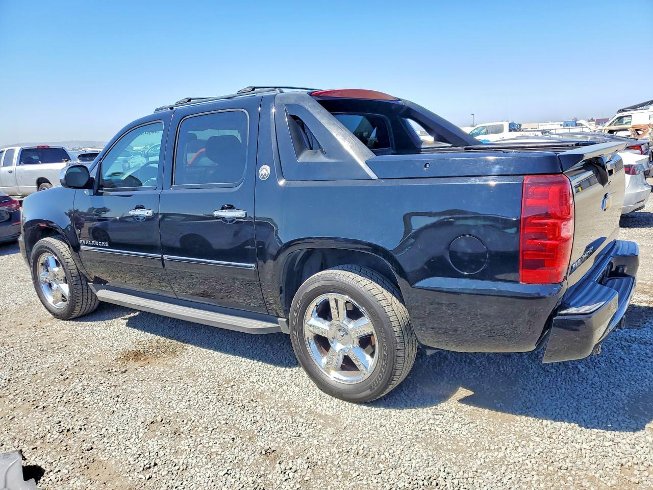 2013 Chevrolet Avalanche Ltz - Фото 2