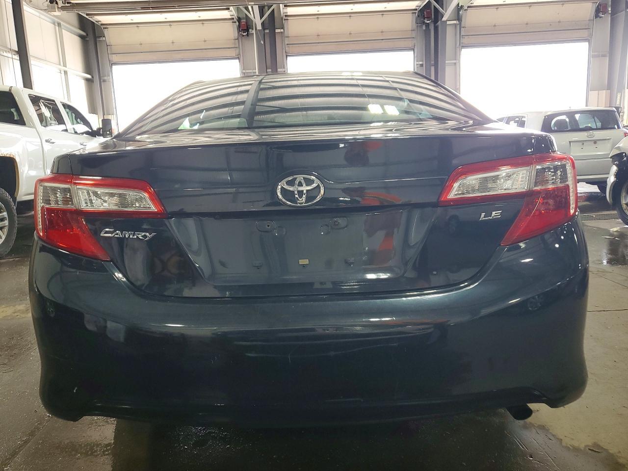 2014 Toyota Camry Le - Фото 6