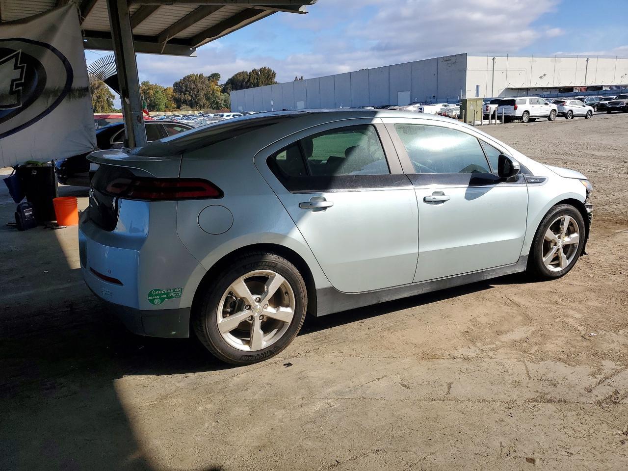 2012 Chevrolet Volt - Image 3