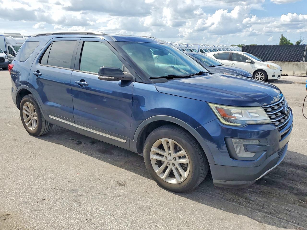 2017 Ford Explorer Xlt - Фото 4