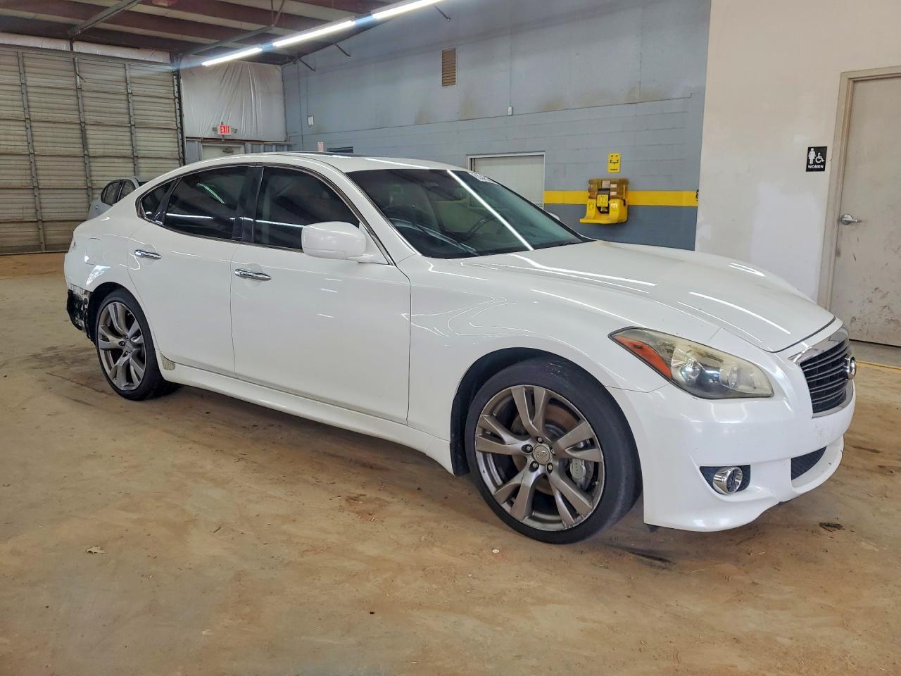 2011 Infiniti M37 Base - Image 4