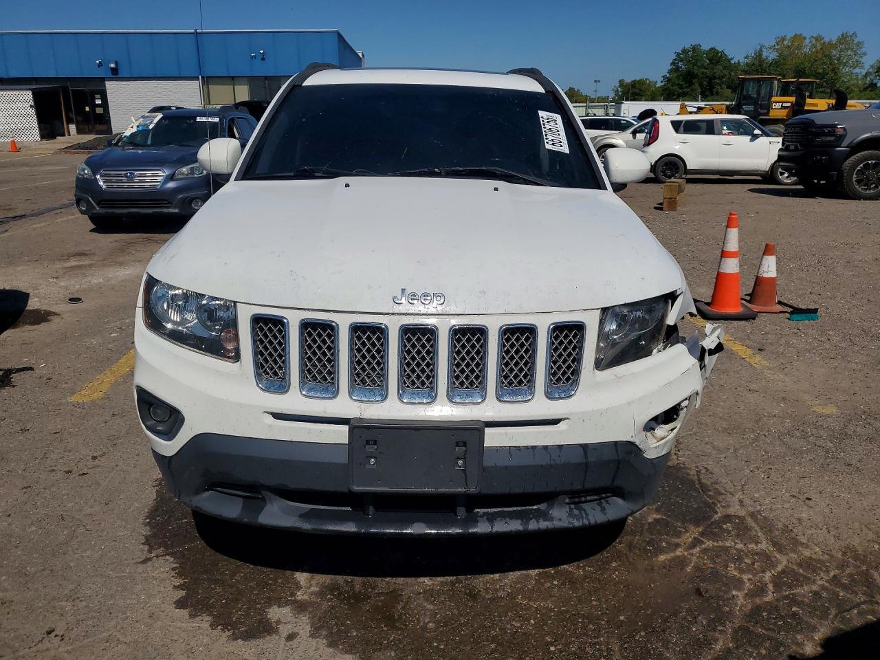 2017 Jeep Compass Latitude - Image 5