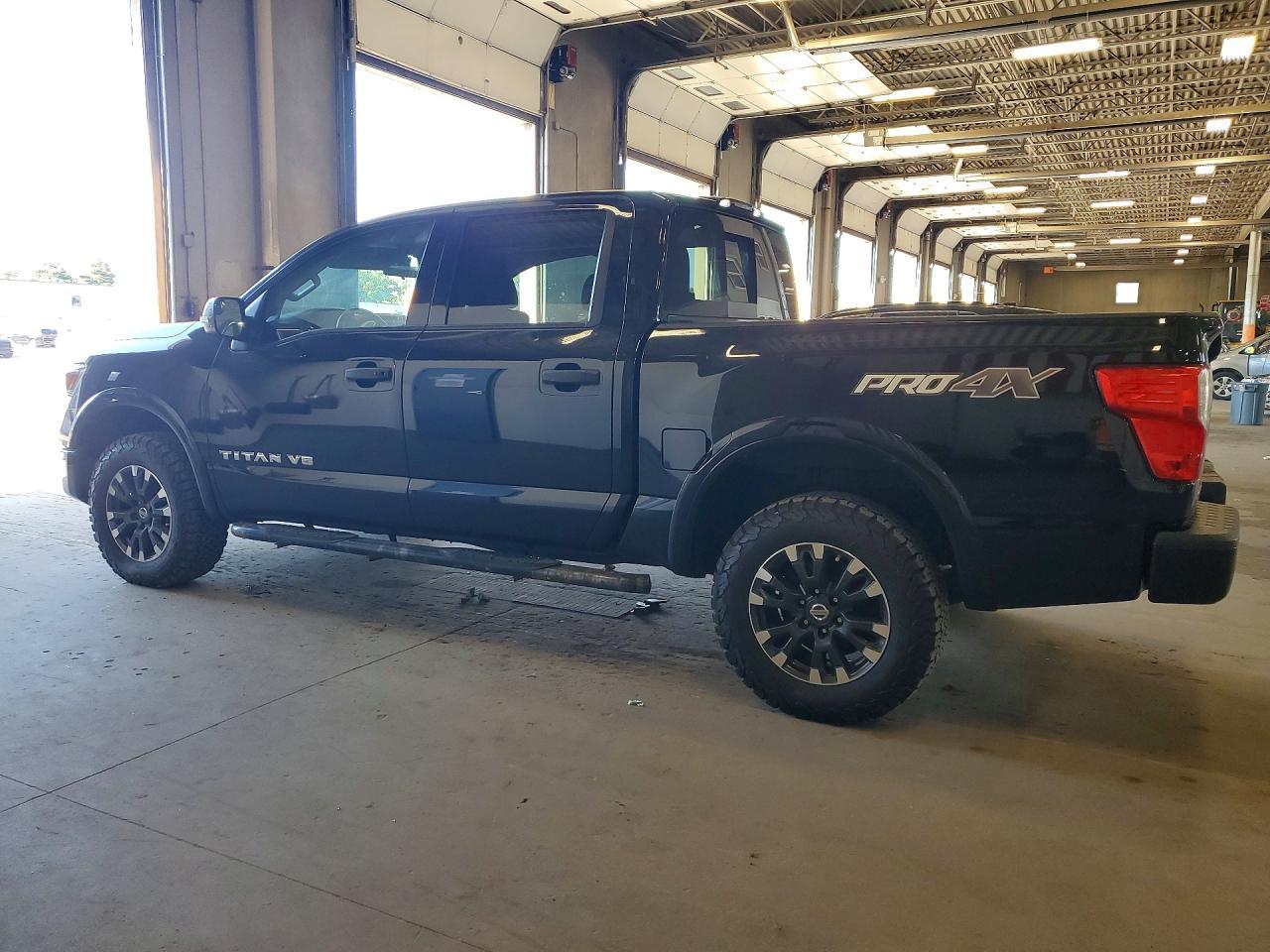2019 Nissan Titan Pro-4X - Фото 2