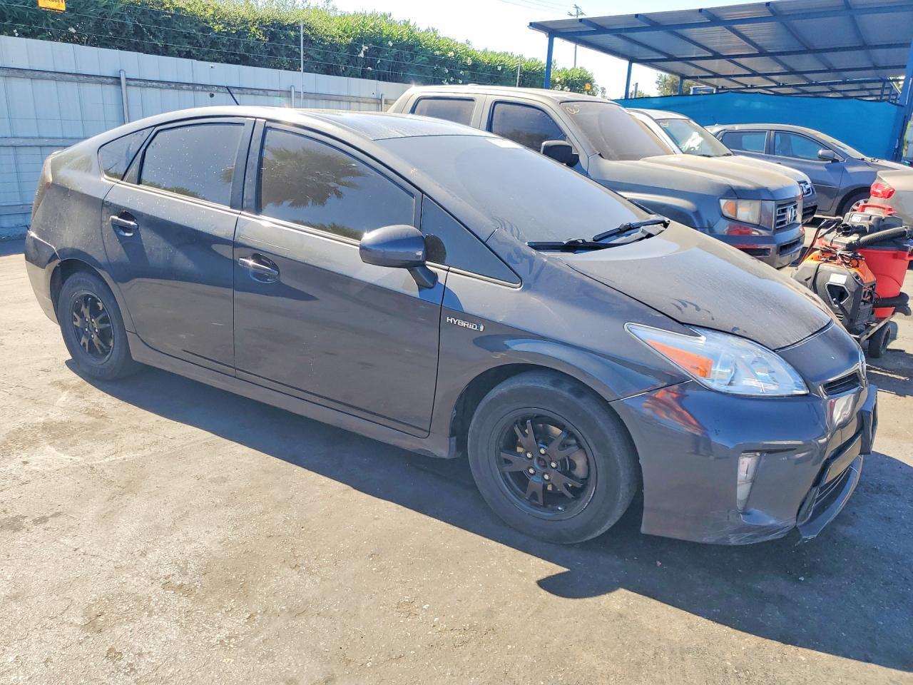 2015 Toyota Prius Two - Фото 4