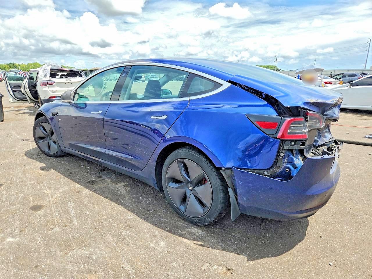 2018 Tesla Model 3 - Image 2