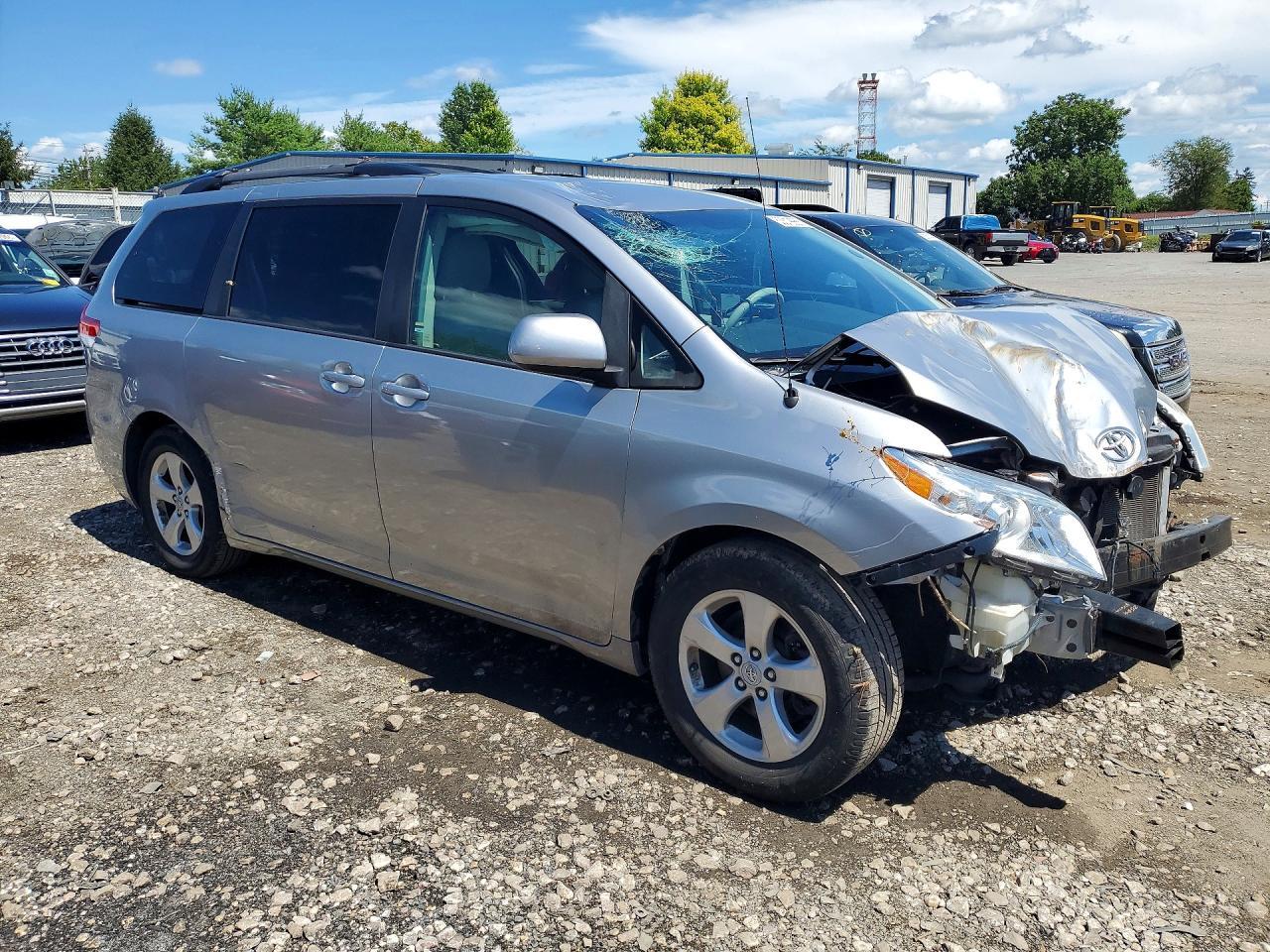 2011 Toyota Sienna Le - Фото 4