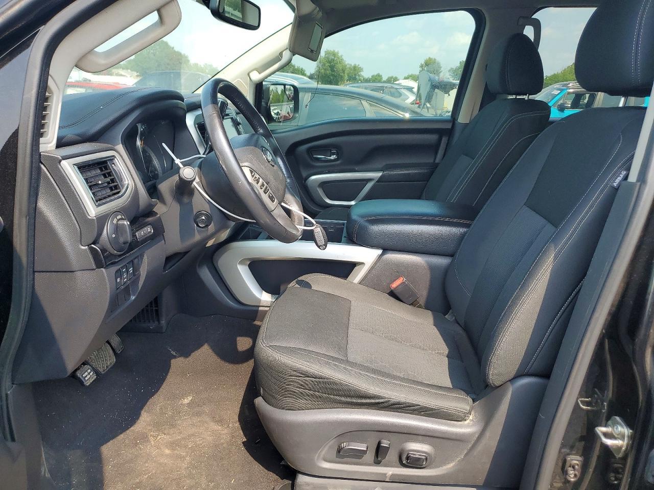 2017 Nissan Titan S - Фото 7