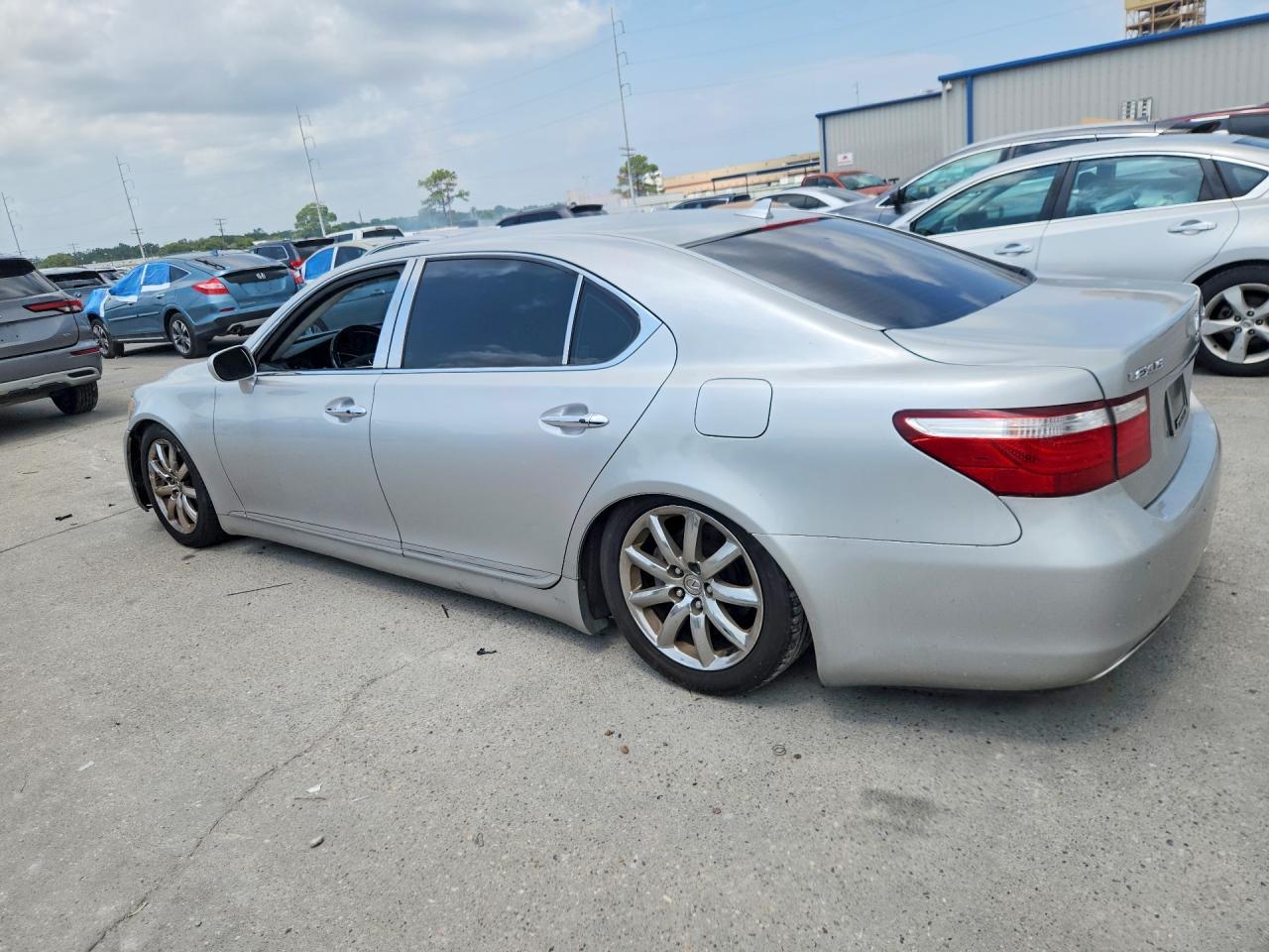 2007 Lexus Ls 460L - Image 2