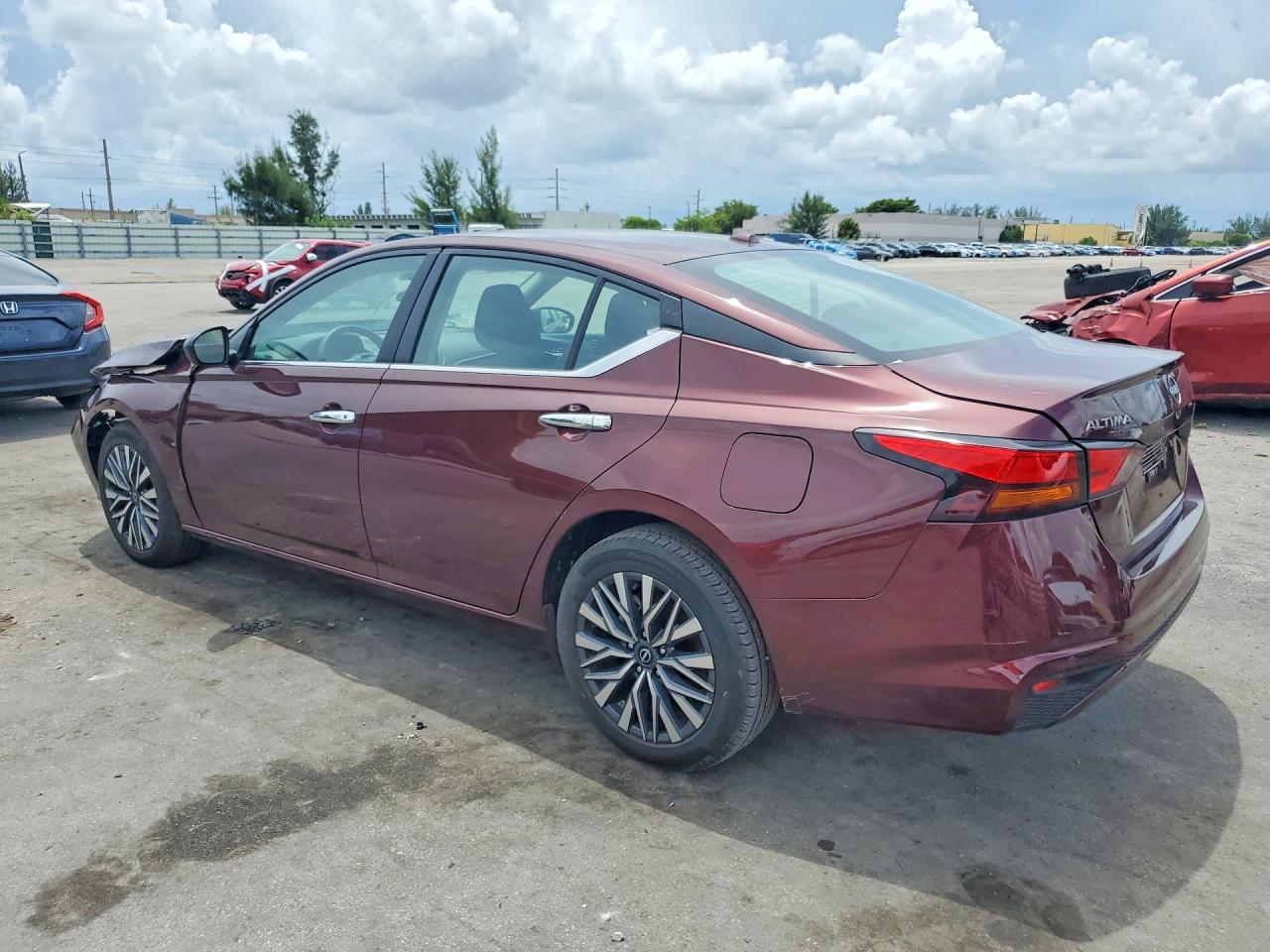 2025 Nissan Altima Sv - Image 2