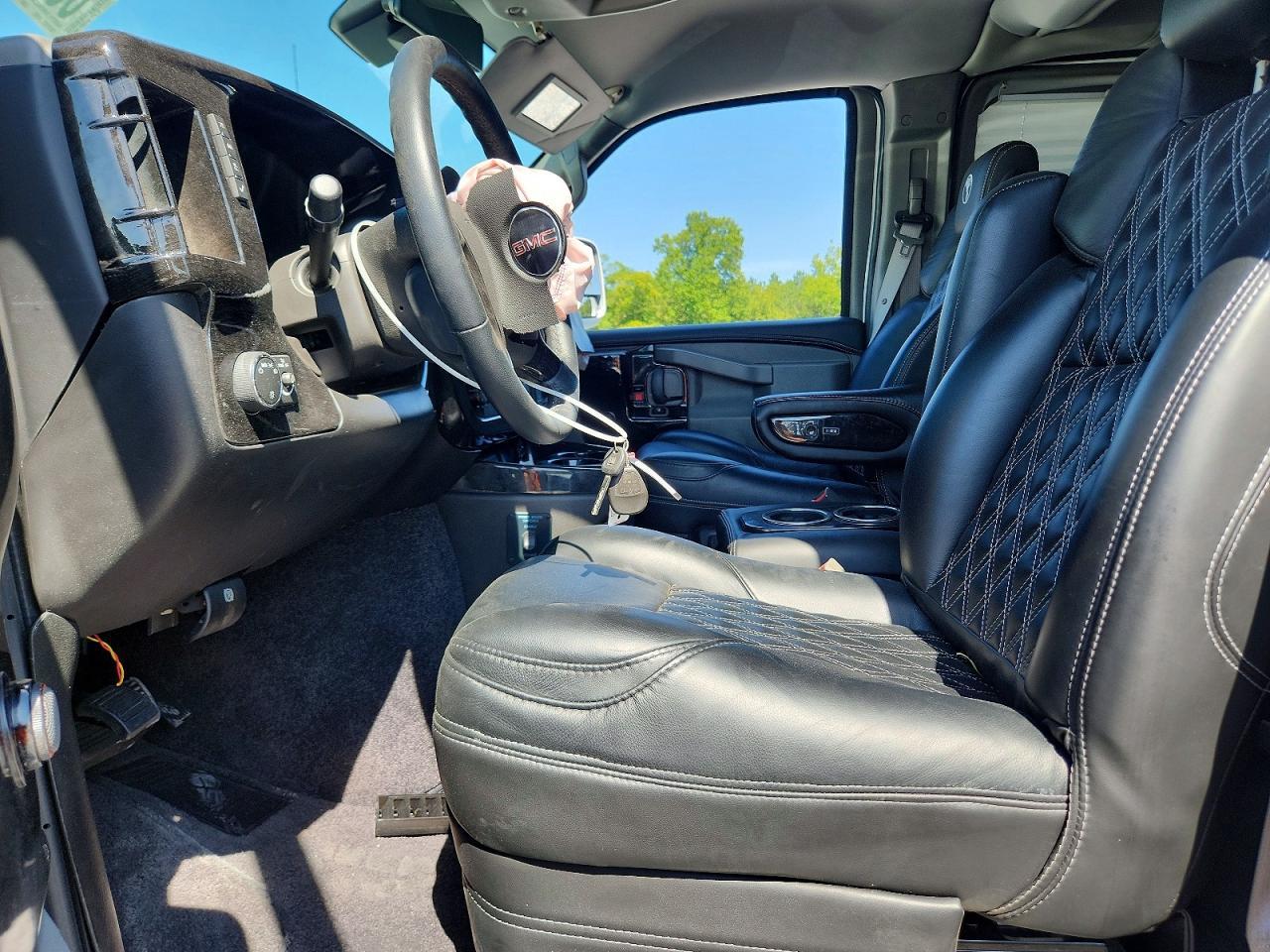 2025 GMC Savana G2500 - Фото 7