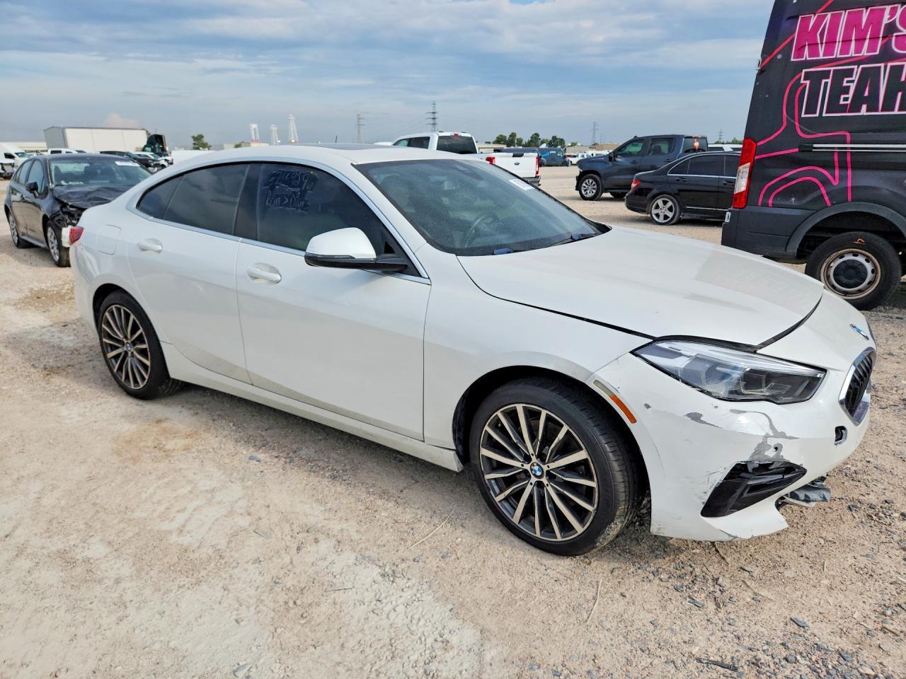 2021 BMW 228Xi - Фото 4
