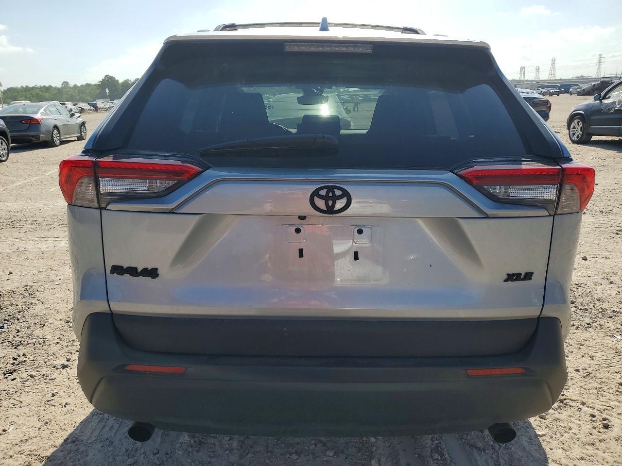 2025 Toyota Rav4 Xle - Image 6