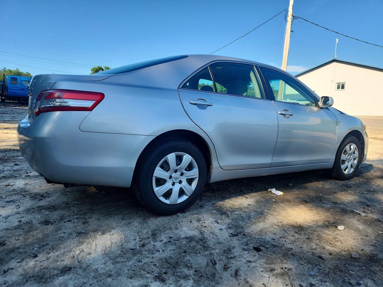 2011 Toyota Camry Le - Фото 3