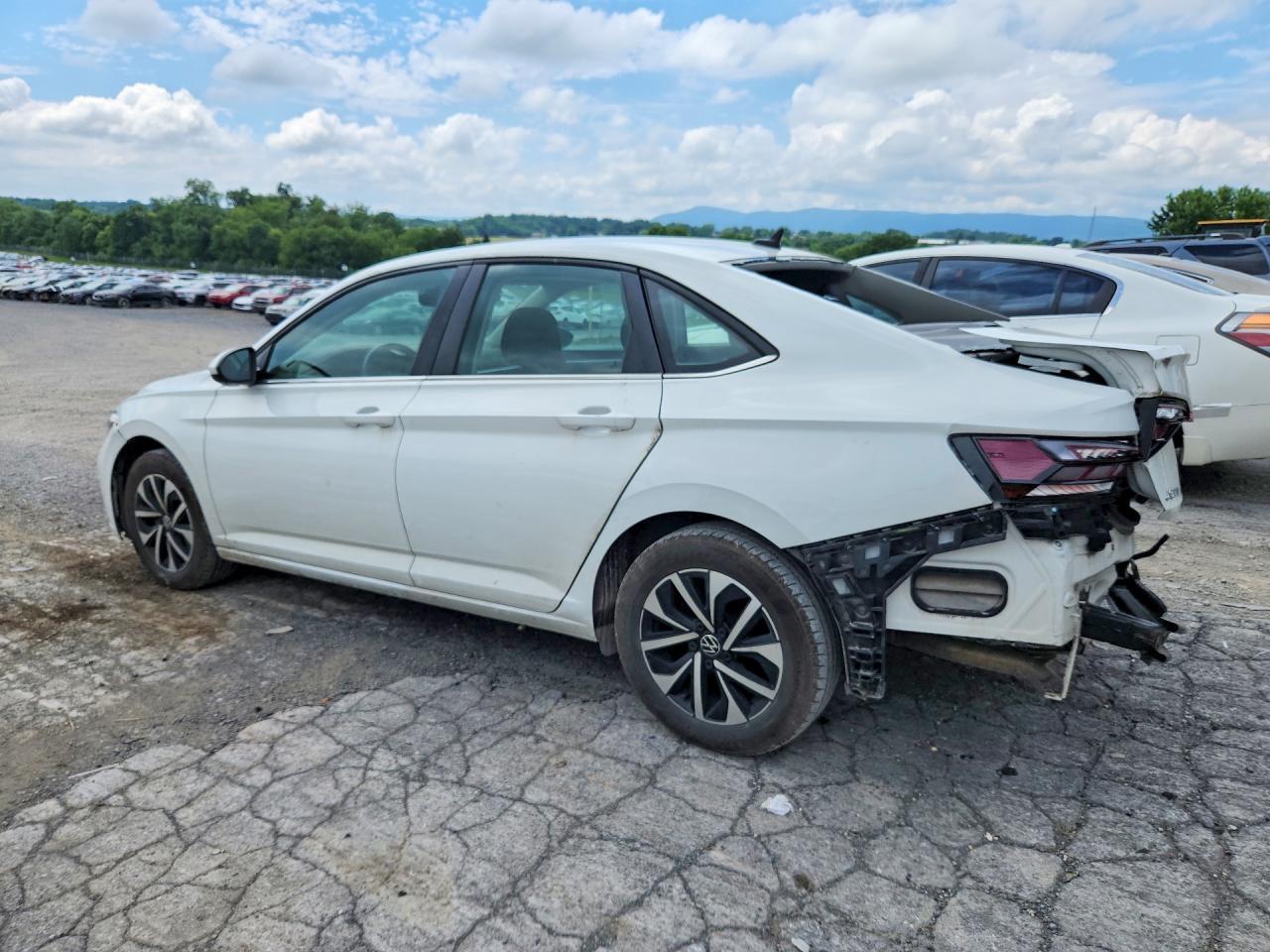 2022 Volkswagen Jetta S - Фото 2