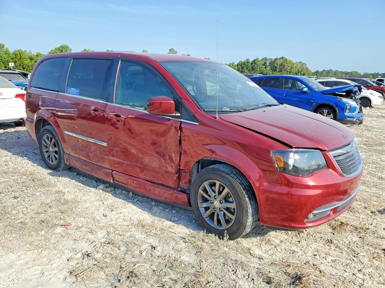 2015 Chrysler Town & Country S - Image 4