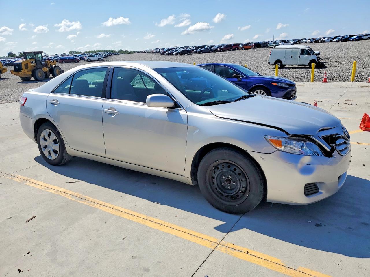 2011 Toyota Camry Le - Image 4