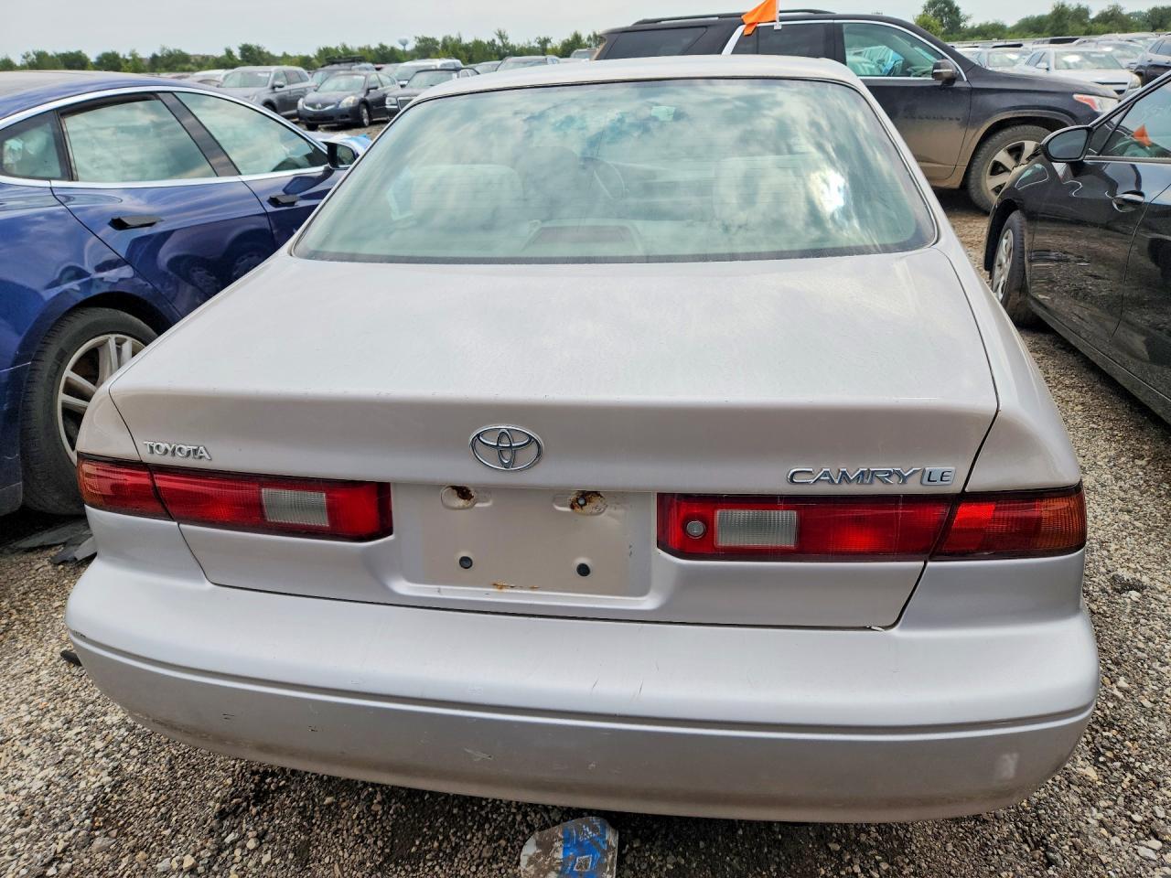 1999 Toyota Camry Le - Фото 6