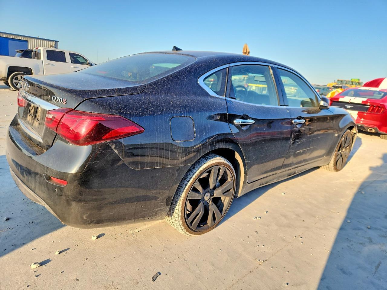 2015 Infiniti Q70 3.7 - Image 3
