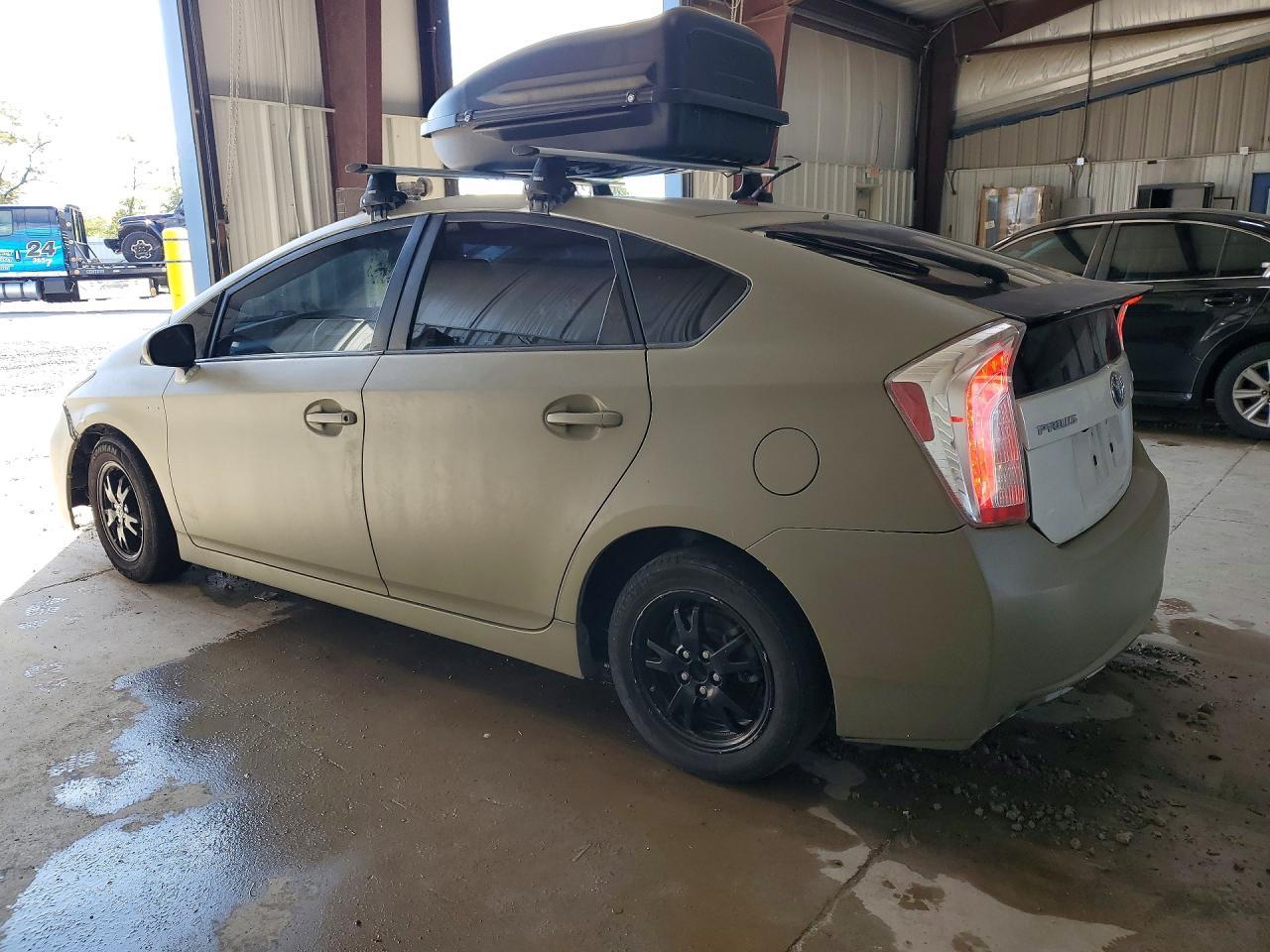 2015 Toyota Prius Two - Фото 2