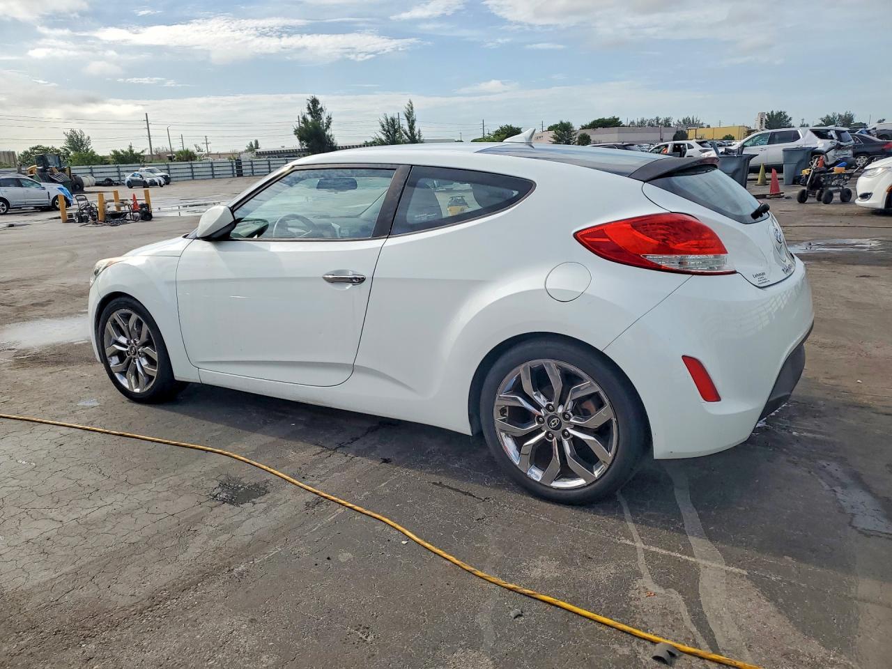2015 Hyundai Veloster Re:flex - Фото 2