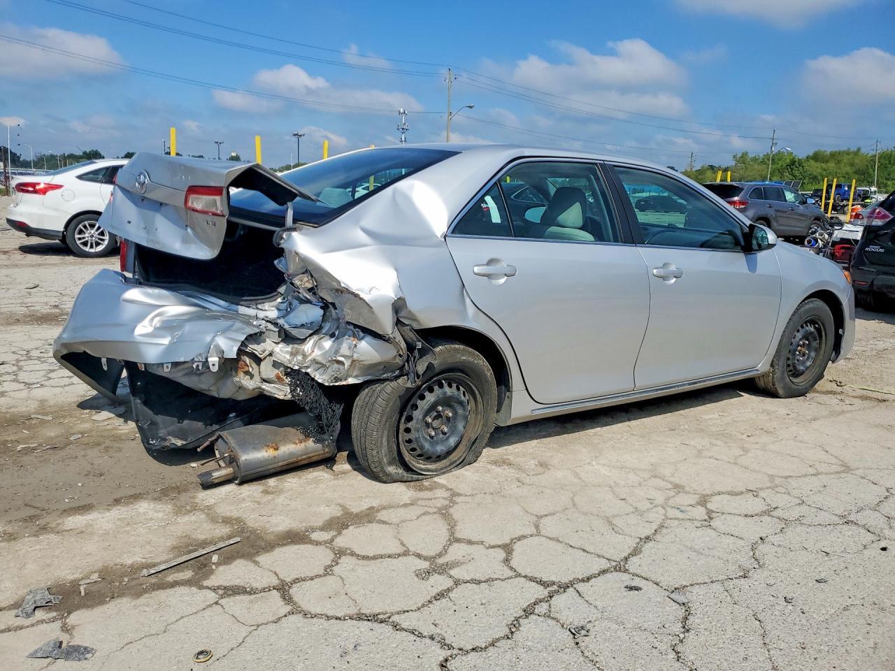 2013 Toyota Camry Le - Фото 3