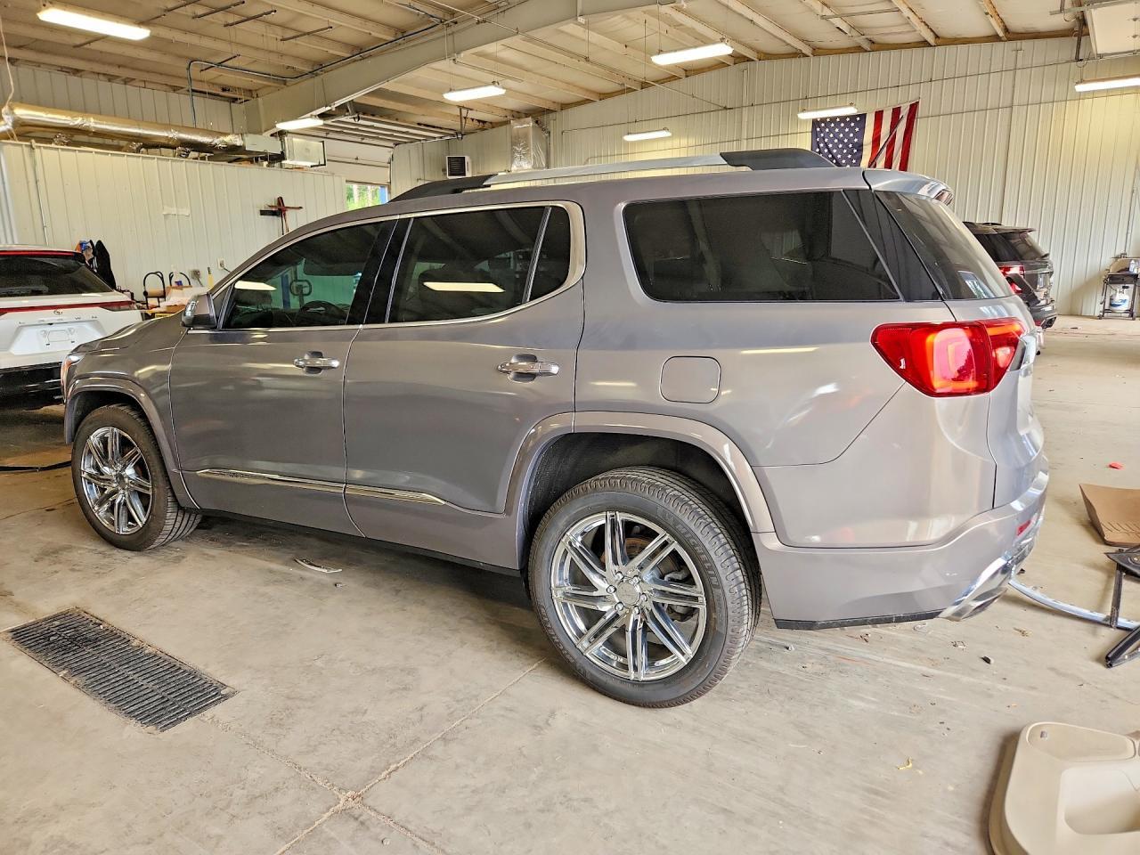 2019 GMC Acadia Denali - Фото 2
