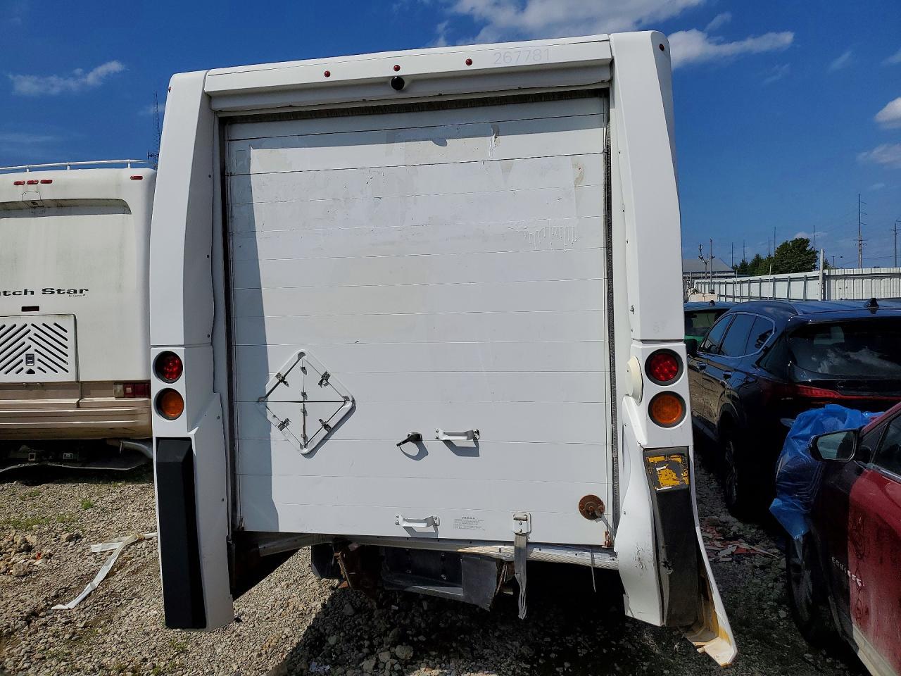 2018 Isuzu Npr Reach - Delivery Van - Фото 6