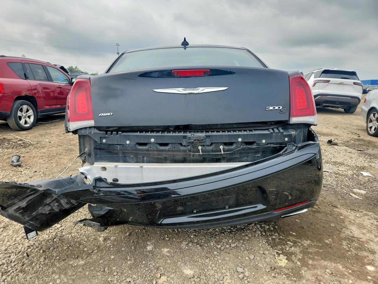 2016 Chrysler 300 S - Image 6