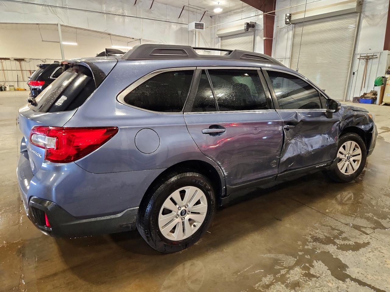 2018 Subaru Outback 2.5I Premium - Image 3