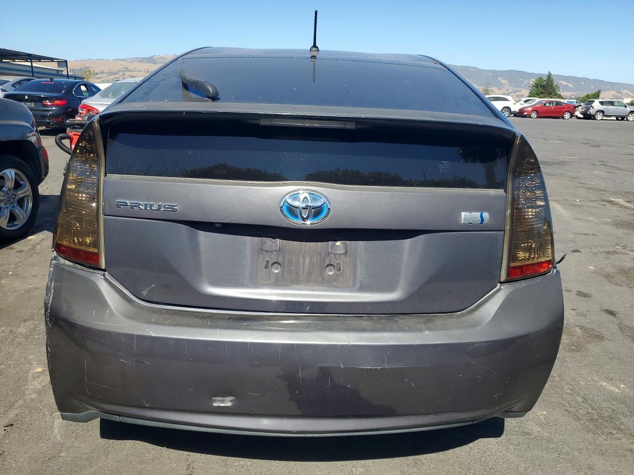 2015 Toyota Prius Two - Фото 6