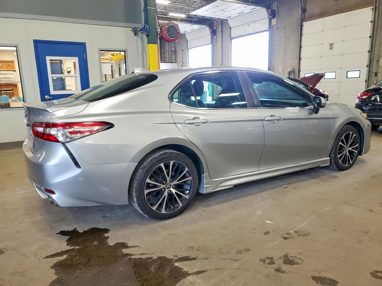 2019 Toyota Camry Se - Image 3