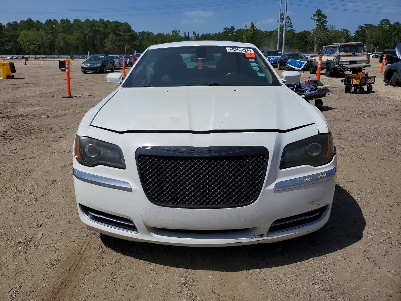 2014 Chrysler 300 - Image 5