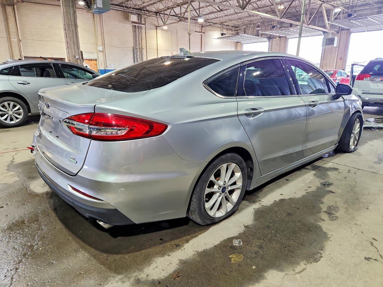 2020 Ford Fusion Se - Фото 3