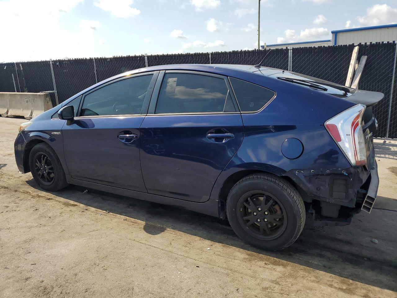 2013 Toyota Prius Two - Фото 2